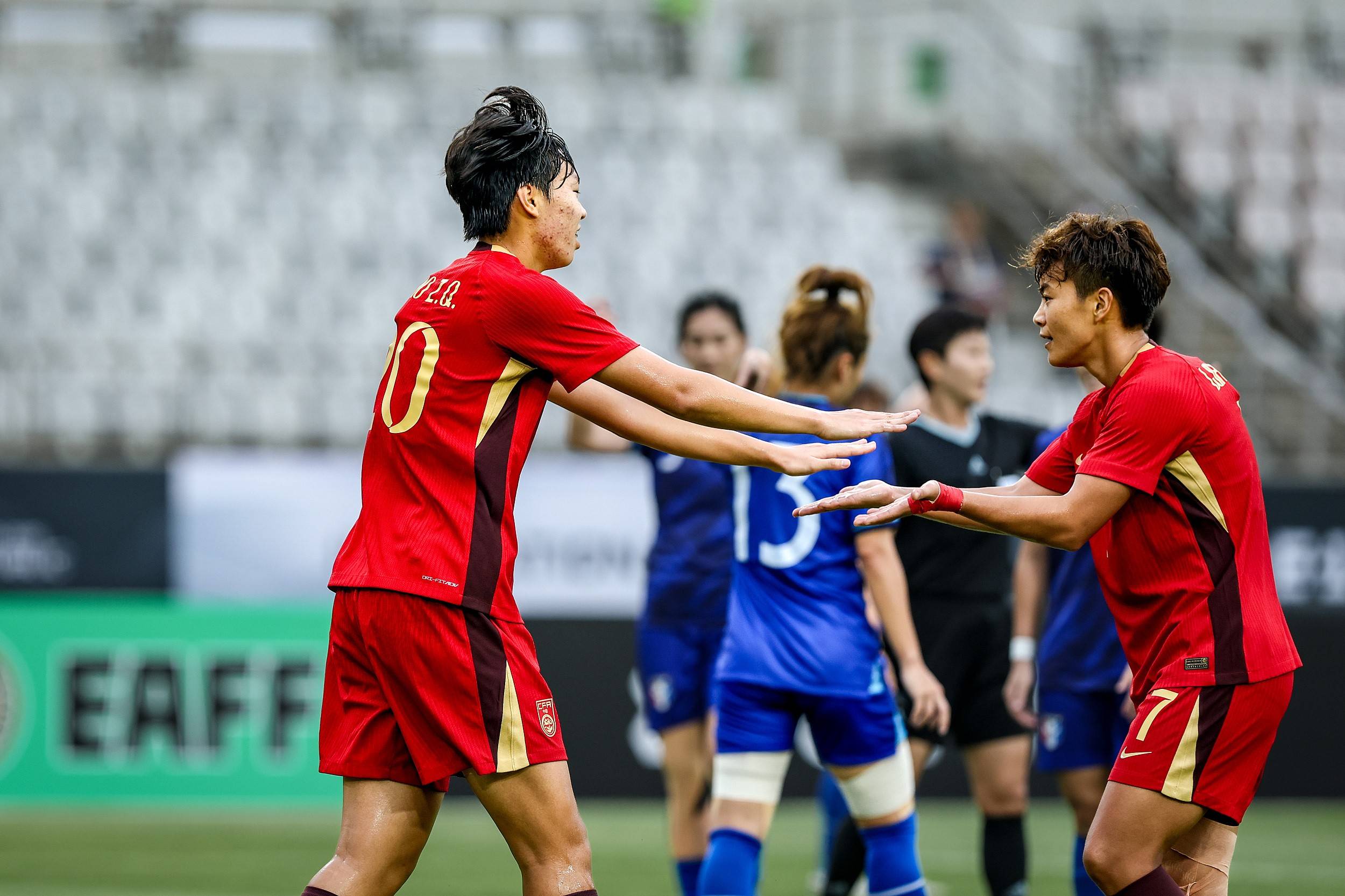 乐鱼体育网站入口-亚洲女足赛场上的激情火花四溅！