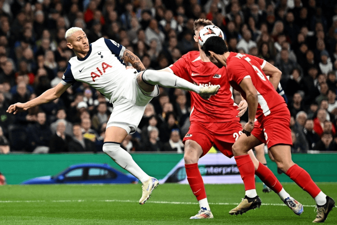 乐鱼官网-阿森纳主场憾负热刺，欧战线受阻