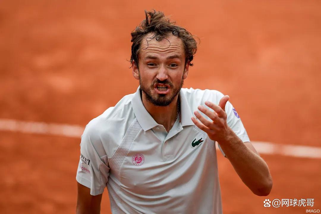 乐鱼-包含法国网球队轻取美国网球队,梅德韦杰夫绝境逆转的词条