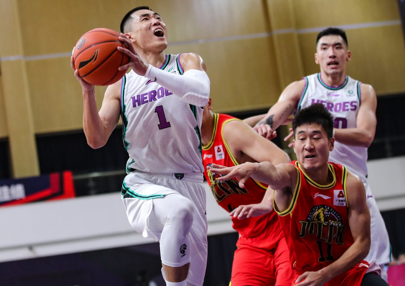 乐鱼体育app-山东队险胜江苏队，戈贝尔统治全场