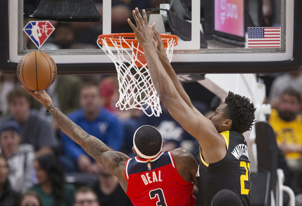 乐鱼体育app-山东队险胜江苏队，戈贝尔统治全场